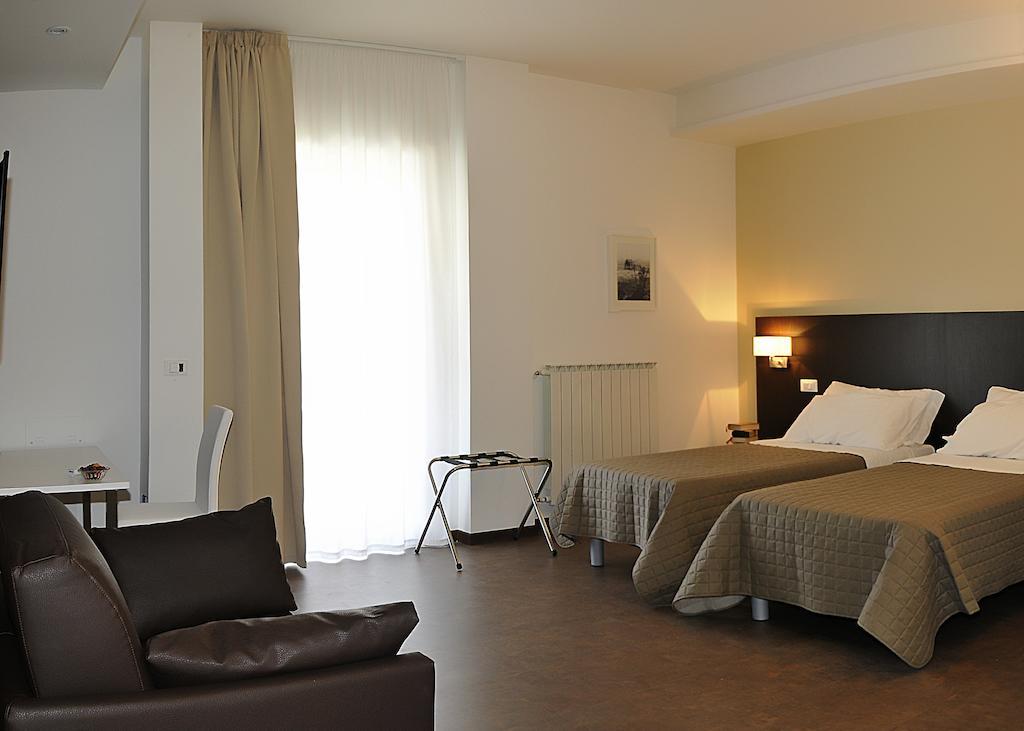 Bed and Breakfast Le Stanze Sul Corso Pescara Habitación foto
