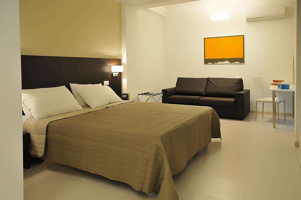 Bed and Breakfast Le Stanze Sul Corso Pescara Habitación foto