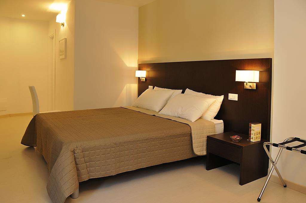 Bed and Breakfast Le Stanze Sul Corso Pescara Habitación foto